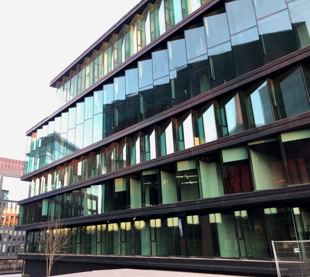 prismaglass.commercial01